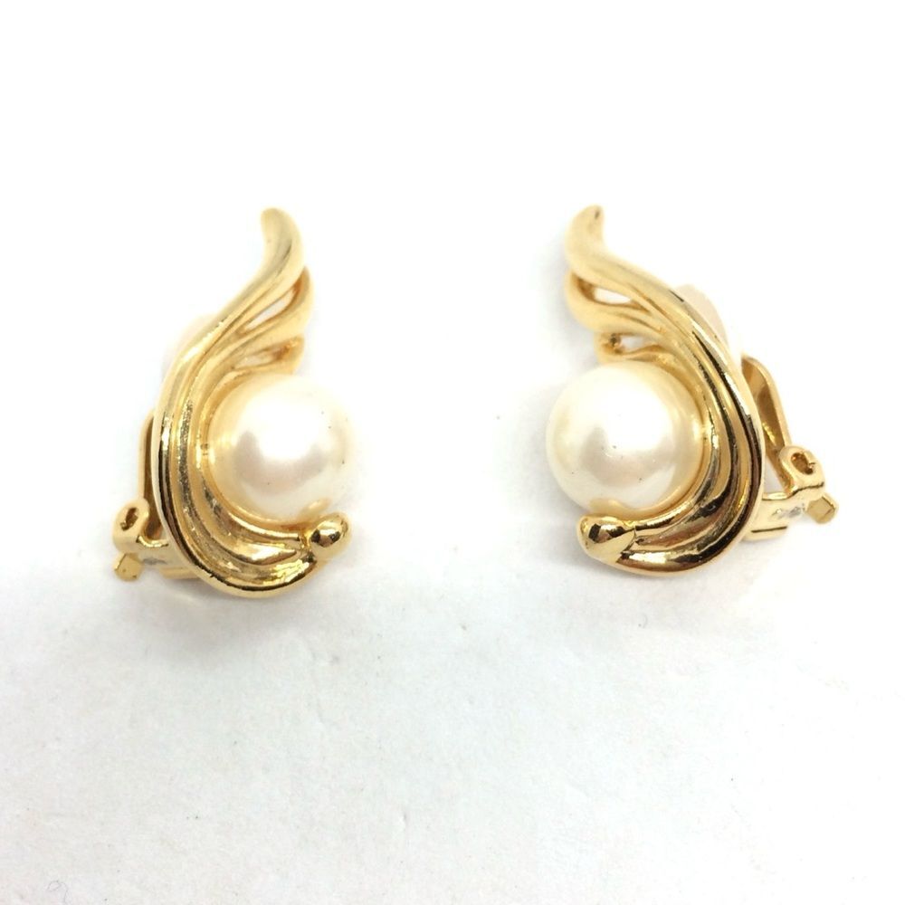 VINTAGE MARVELLA EARRINGS Faux Pearl Gold Tone Wing Clip On Signed - Picture 7 of 14